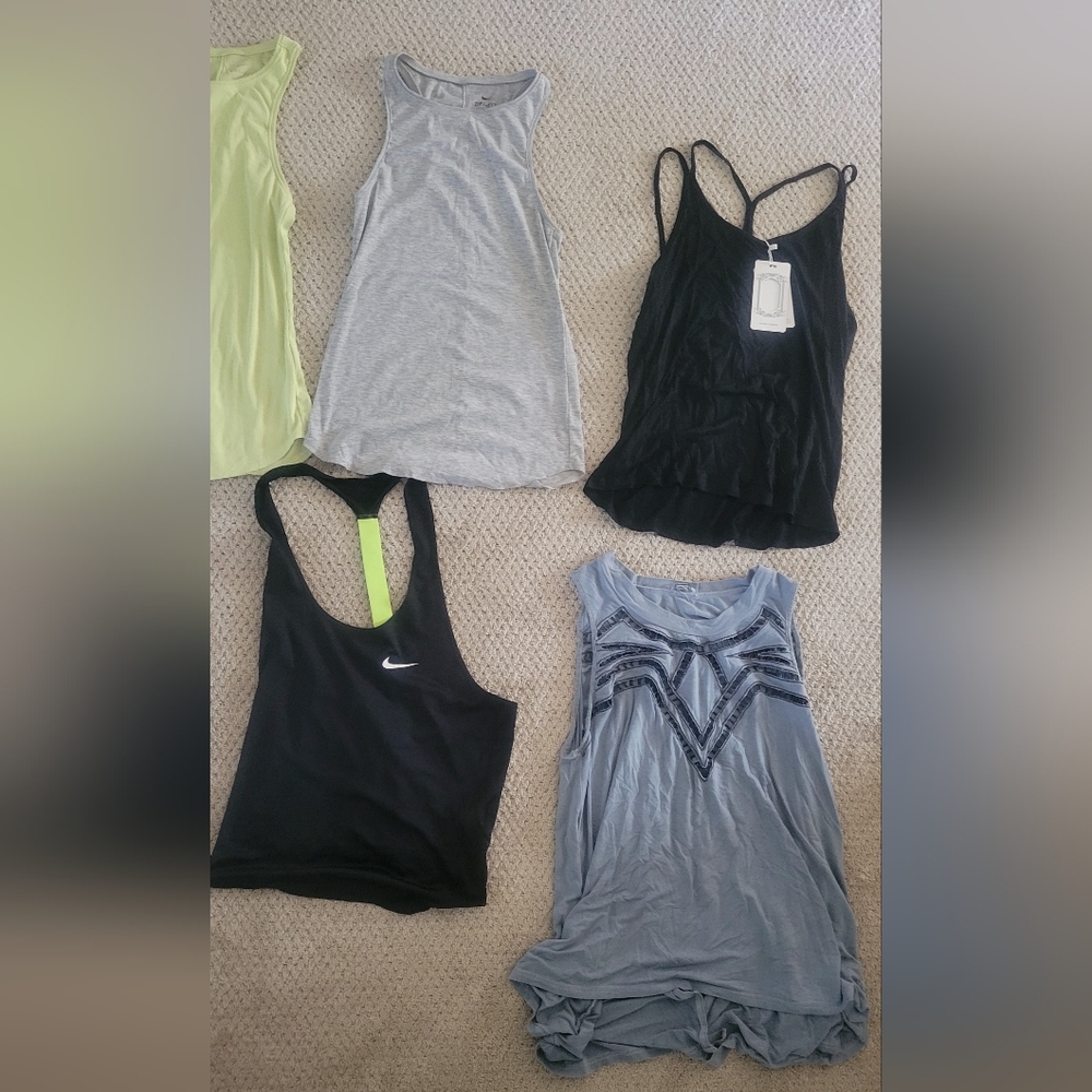 Tank tops - Picture 3 of 6